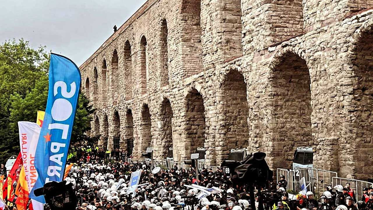 1 Mayıs'ta Taksim'e çıkmak isterken gözaltına alınan 65 kişi adliyeye sevk edildi