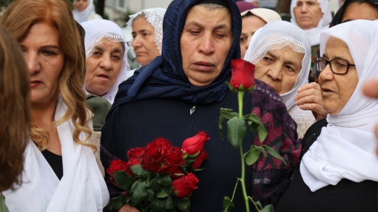 Engellemelere rağmen Emine Şenyaşar'a ziyaret: Hepimizi temsil ediyor