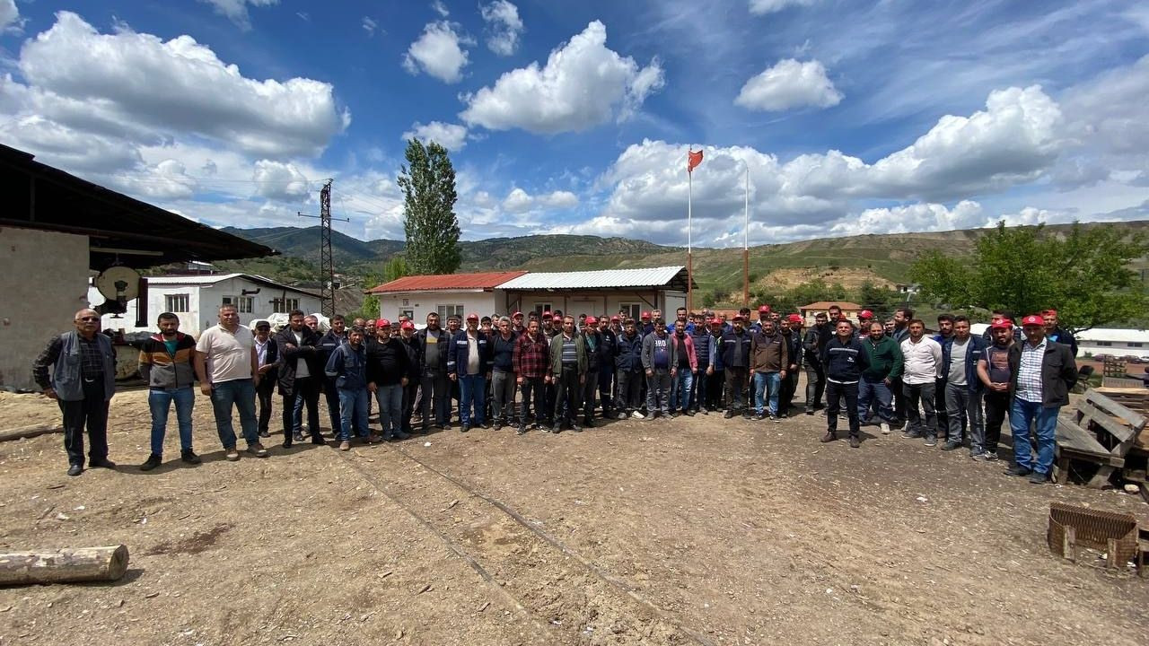 Çorum'da ücretsiz izne çıkarılan maden işçileri: Madem heyelan var diğer işçiler neden çalışıyor?