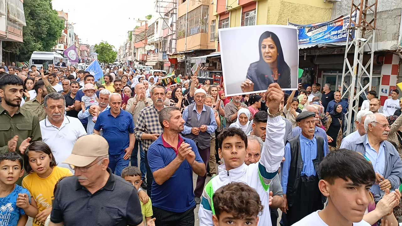 Adana'da Kobanê Davası protestosu