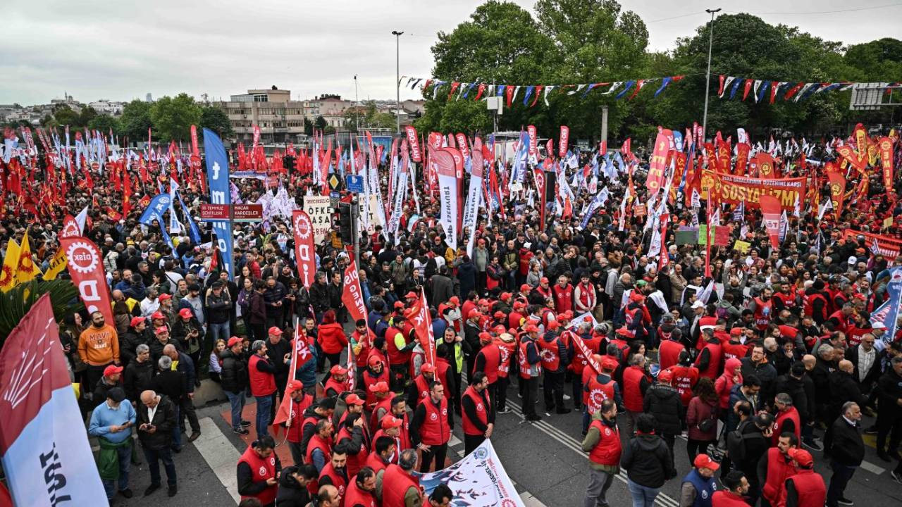 1 Mayıs tutuklularının aileleri TBMM önünde açıklama yaptı: 'İşçi toplumundan neden korkuyorlar?'