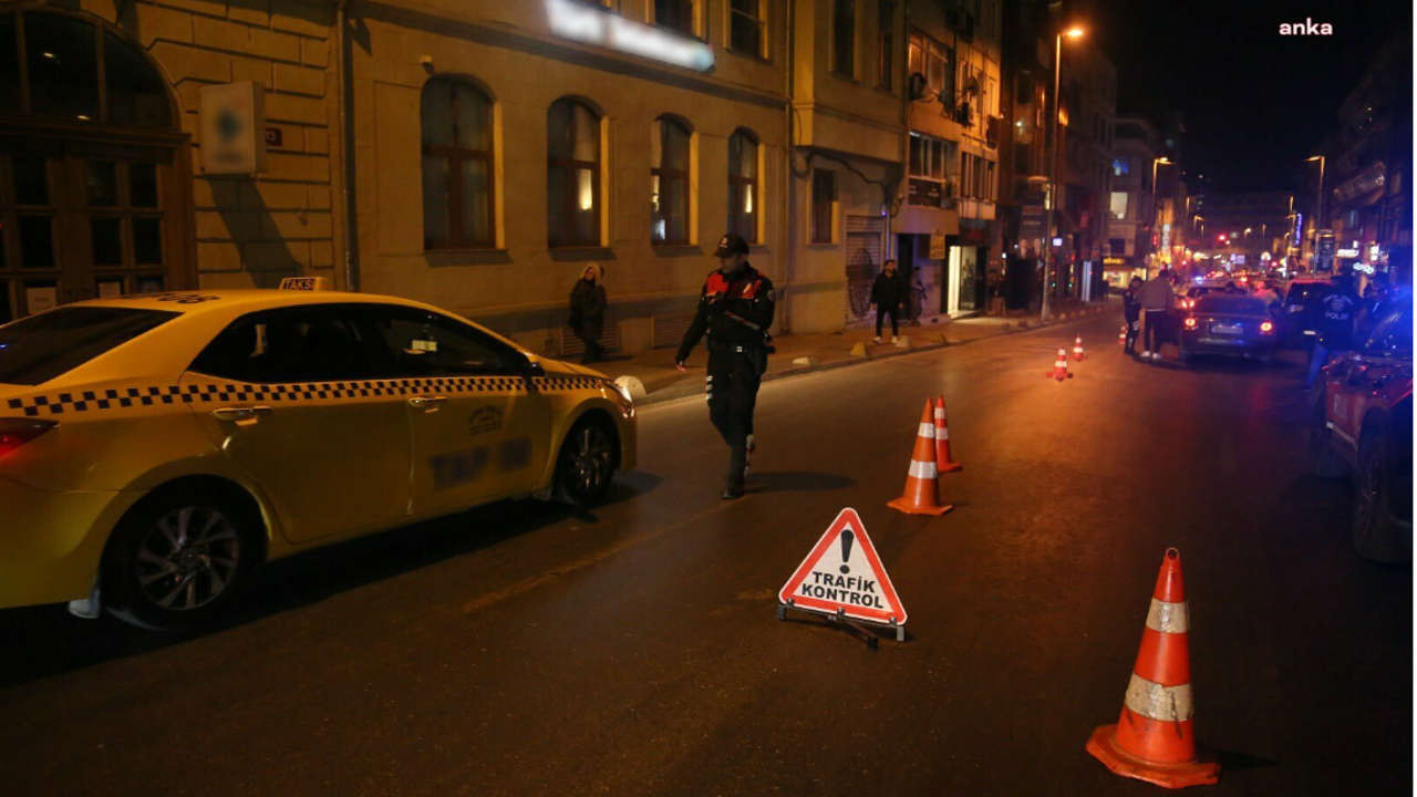 İstanbul'da sadece dört saatlik denetimde 35 ruhsatsız silah, 2 bin gram uyuşturucu bulundu