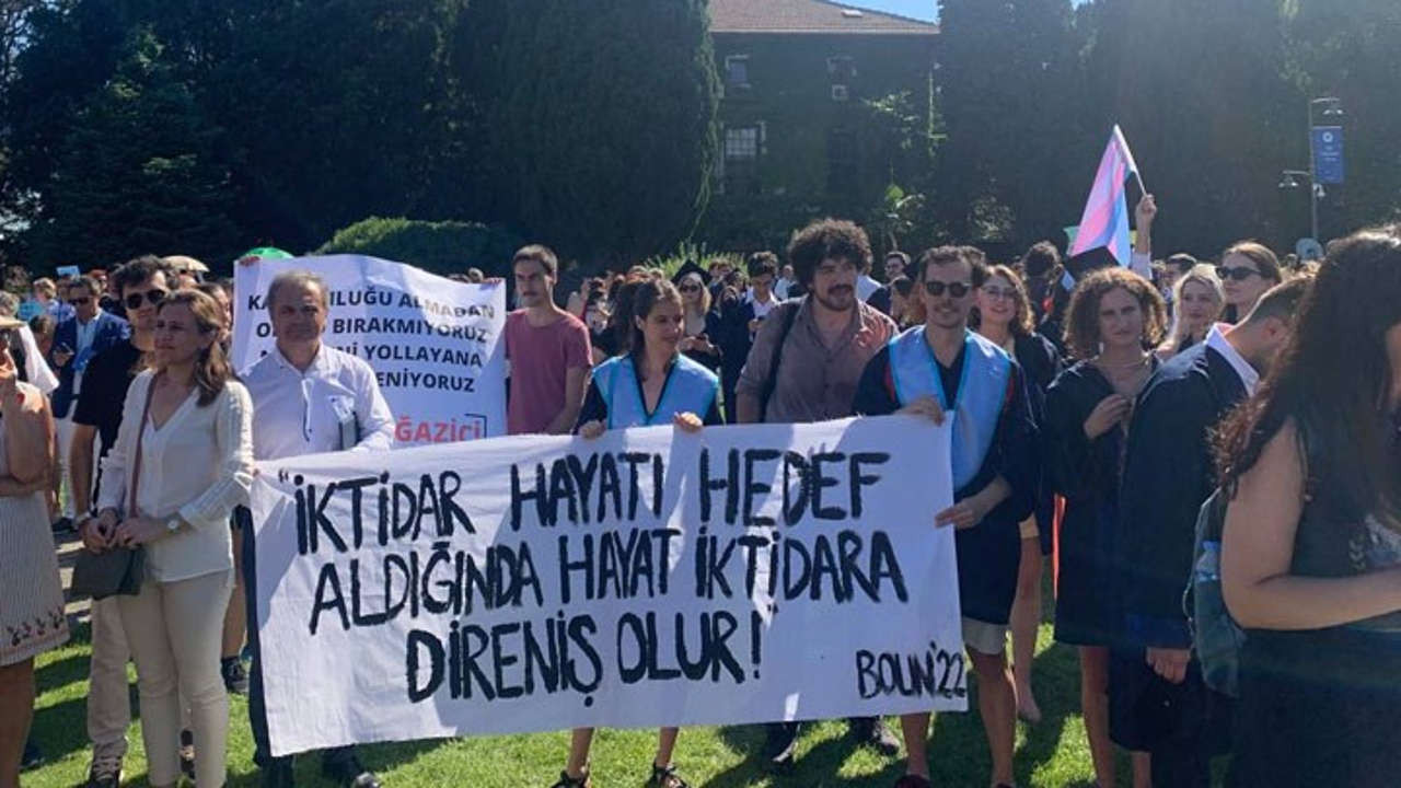 CHP'den toplu mezuniyet iptaline karşı soru önergesi: Boğaziçi Üniversitesi’nde bir gelenek yok edilmek isteniyor