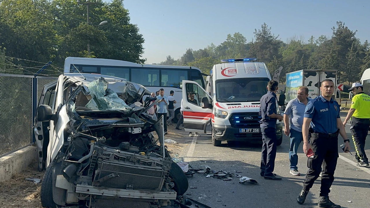 Tekirdağ'da işçi servis midibüsü ile minibüs çarpıştı: İki ölü, 9 yaralı