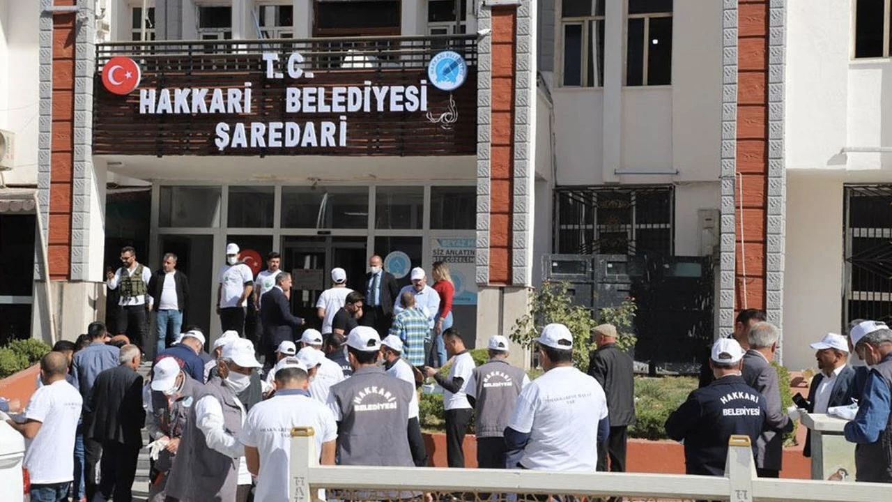 Diyarbakır ve Hakkari Barosu'ndan kayyım tepkisi: Seçmen iradesine, seçme ve seçilme hakkına saygı gösterilmeli