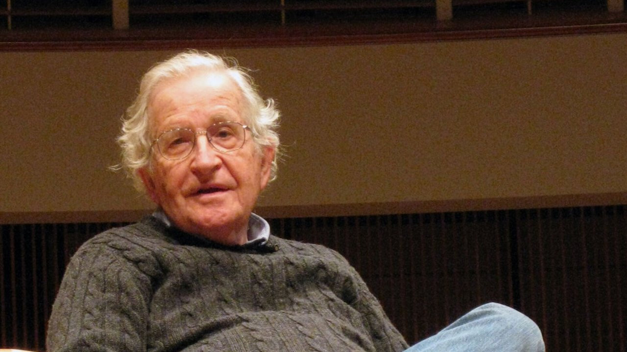 Noam Chomsky tedavi için Brezilya'da: Durumu iyiye gidiyor