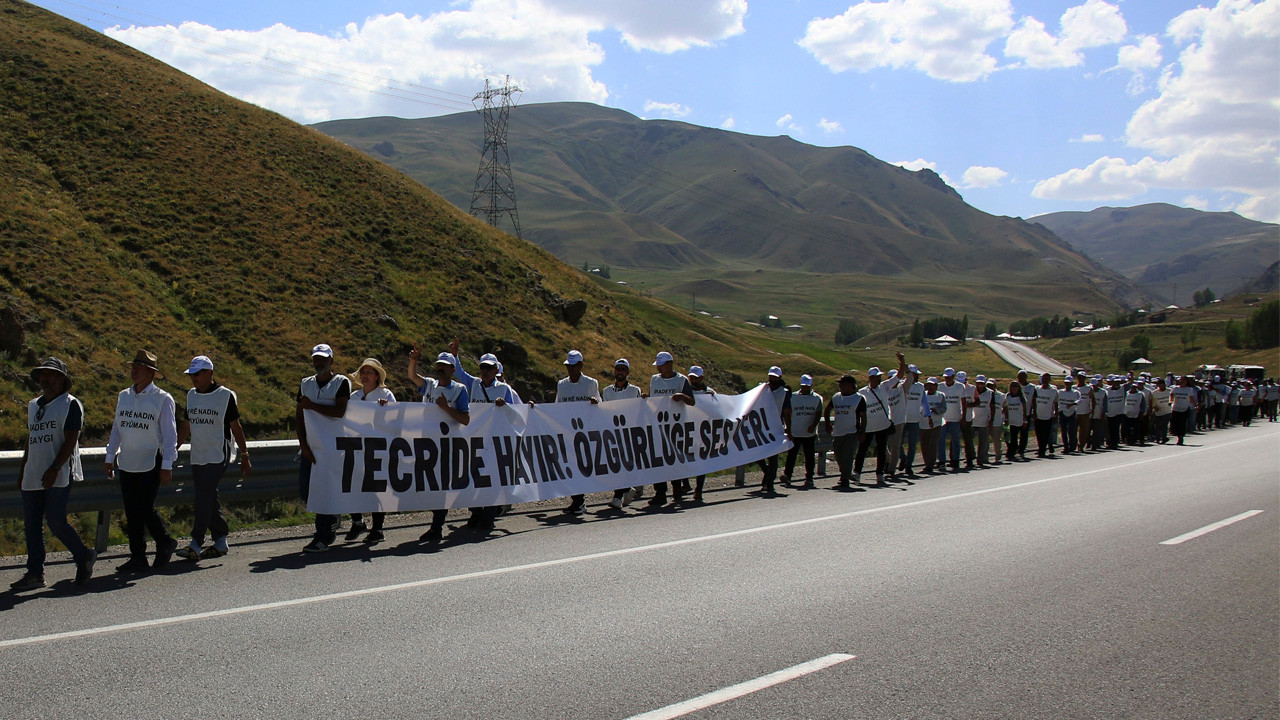 ‘İradeye saygı yürüyüşü' Başkale'ye vardı: 116 kilometre geride kaldı