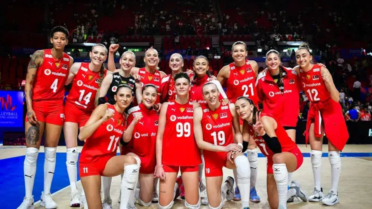 Kadın voleybol takımı olimpiyatlara galibiyetle başladı: 2-0'dan maçı çevirdiler