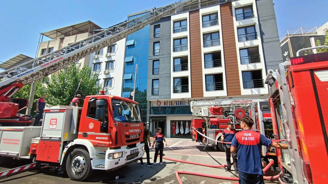 İzmir'de DİSK binasında yangın: Bir kişi dumandan etkilendi