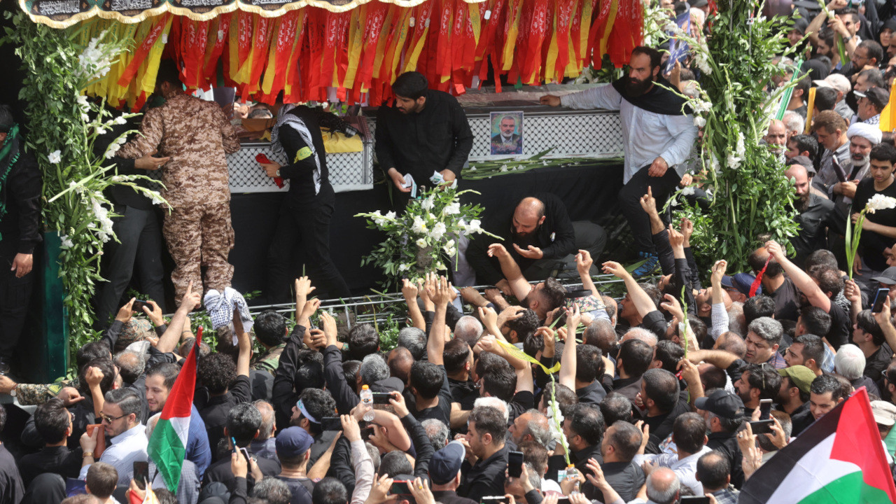 Haniye için Tahran'da cenaze töreni: Namazı Hamaney kıldırdı