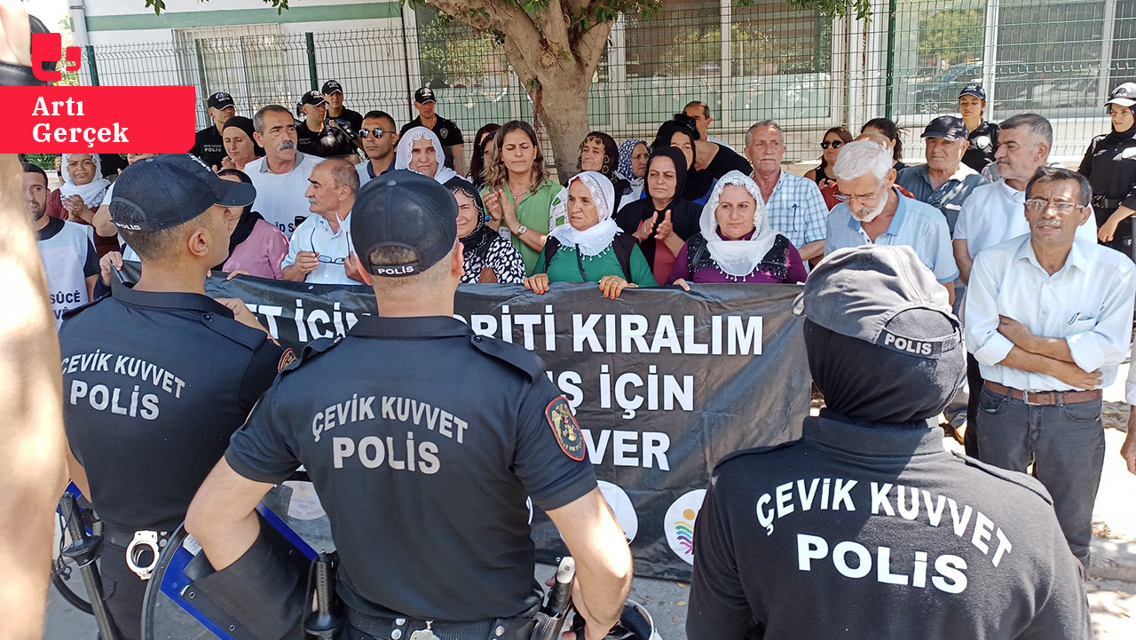 Adana'da tecrit protestosuna polis ablukası: 'İktidar çözümsüzlükte ısrar ediyor'