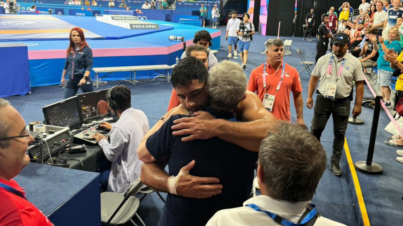 Taha Akgül jübilesini yaptı, Paris Olimpiyatları'nda bronz madalyayla dönüyor