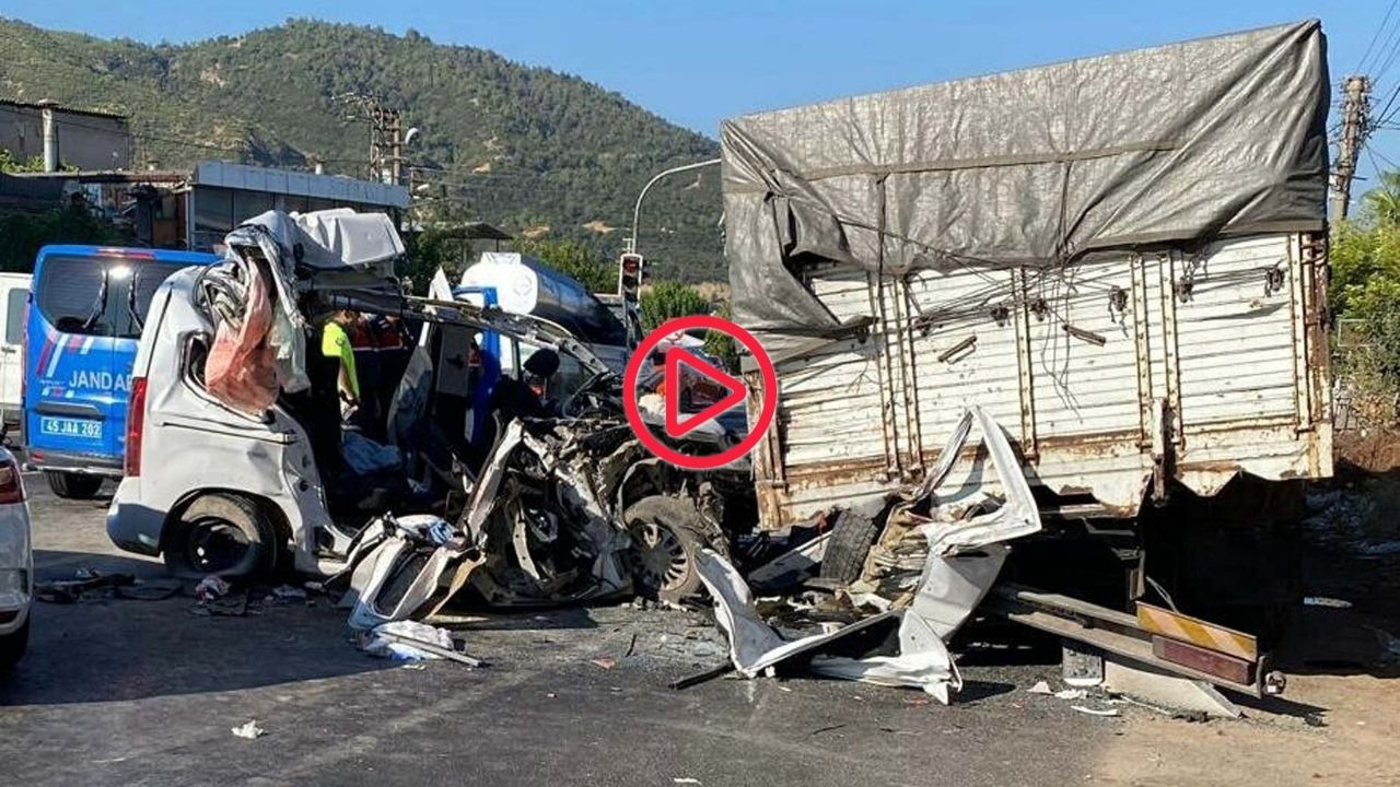 Manisa'da trafik kazasında dört kişi öldü, üç kişi ağır yaralı