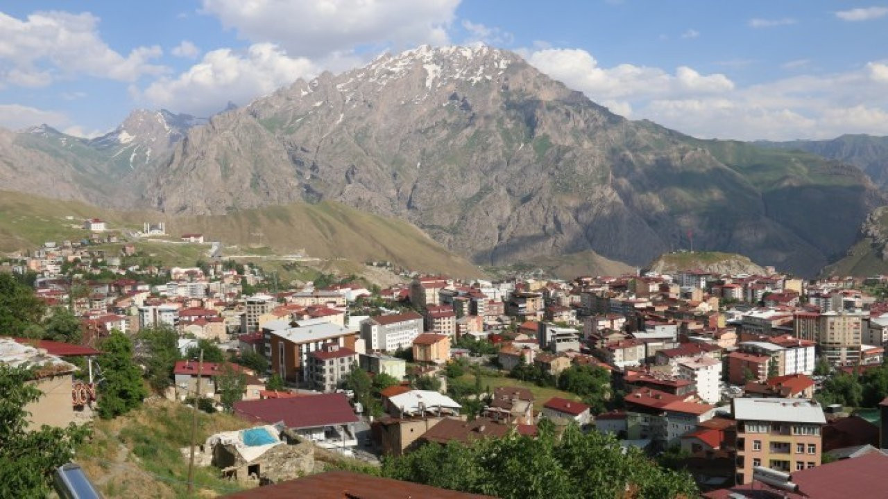 Ekonomik kriz ve yasaklar Hakkari esnafını vurdu: 7 ayda 130 işyeri kapandı