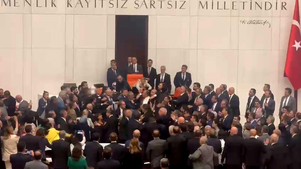 Meclis'te Can Atalay oturumu: AKP'liler Şık'a saldırdı, Koçyiğit'in kaşı yarıldı