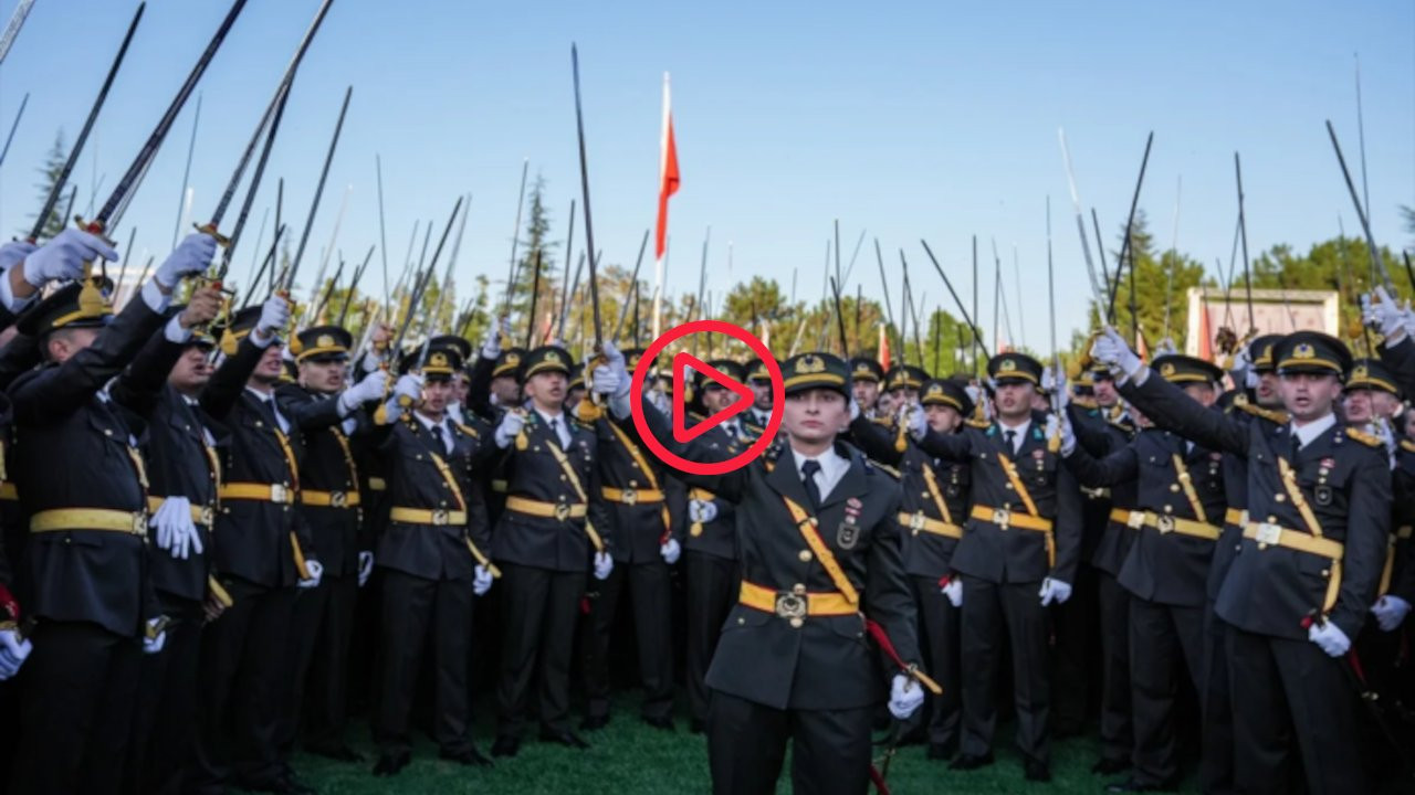 Teğmenlerin 'Mustafa Kemal'in askerleriyiz' sloganı tartışma yarattı