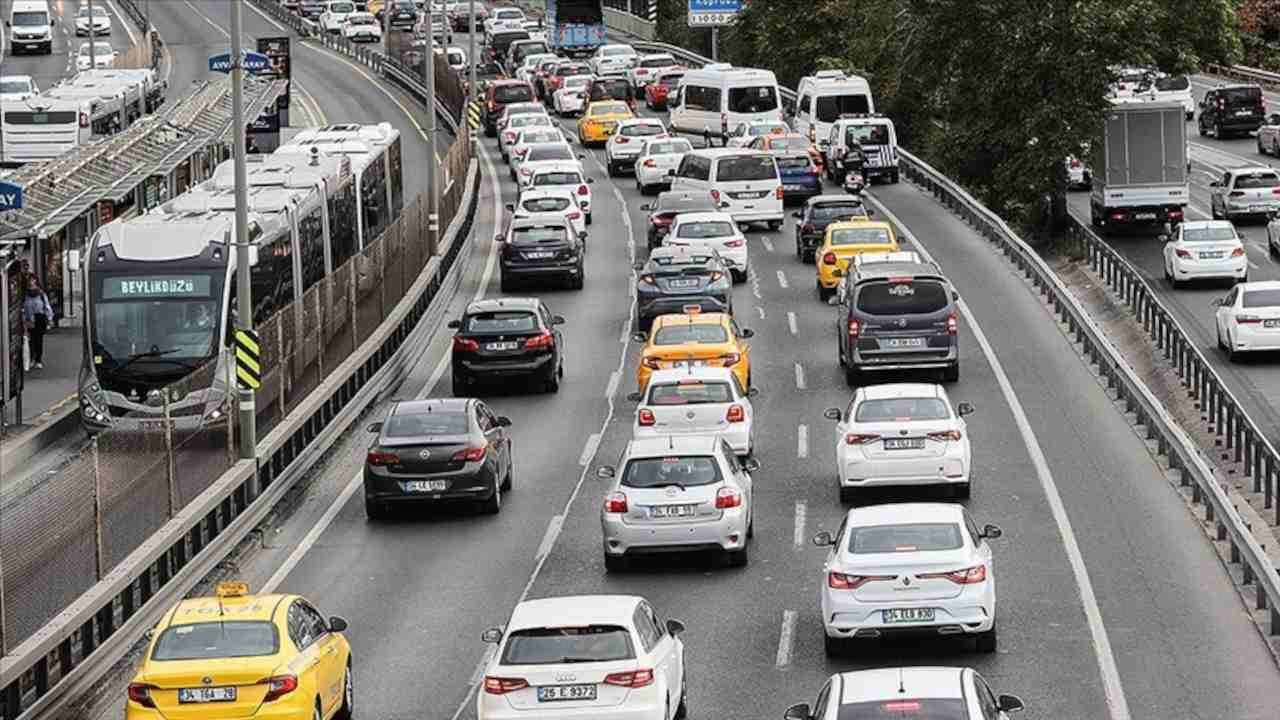 Okullar açıldı, ilk gün trafikte yoğunluk oluştu