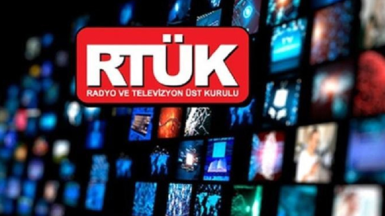 RTÜK'ten Halk TV'ye ikinci kez 'mimik' cezası: 'Spiker Bahçeli yorumuna gülümsedi'