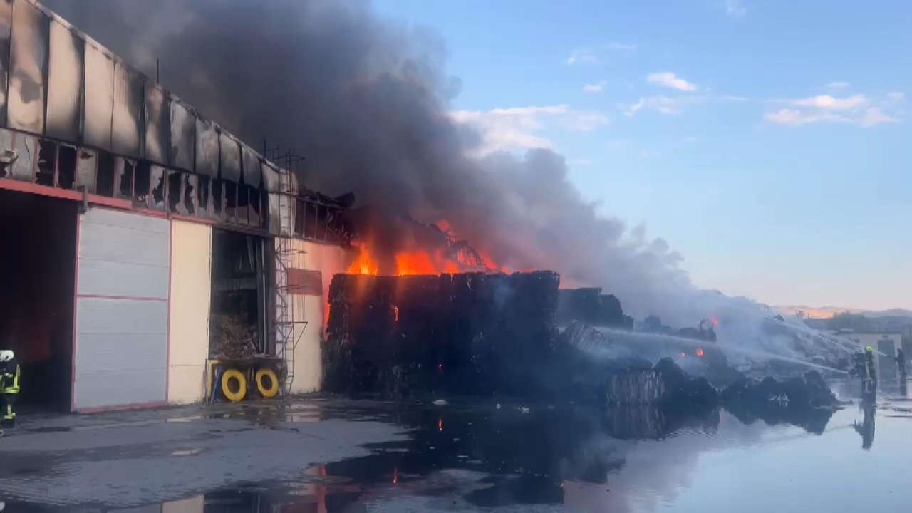 Kayseri'de keçe fabrikasında yangın