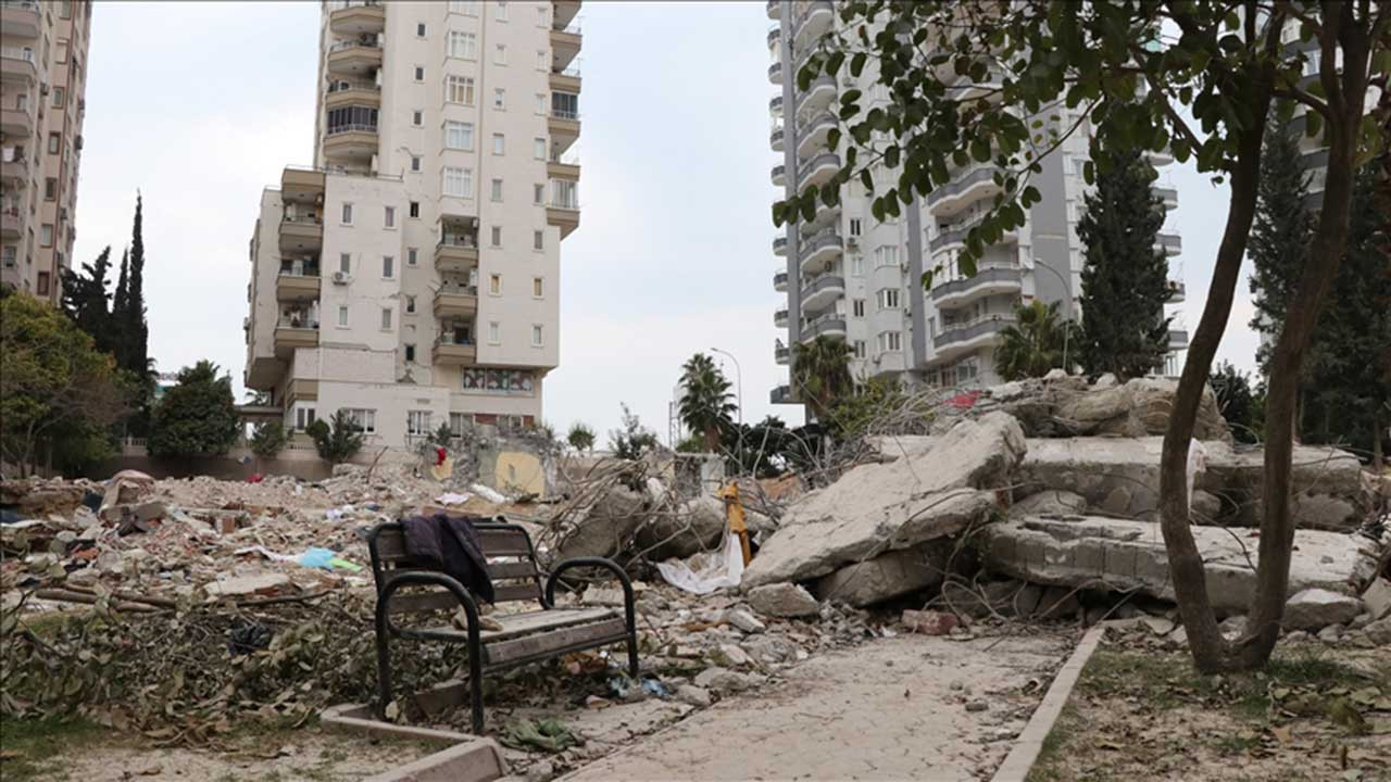 Depremde ailesinden 17 kişiyi kaybeden Ünvar hakkında iddianame