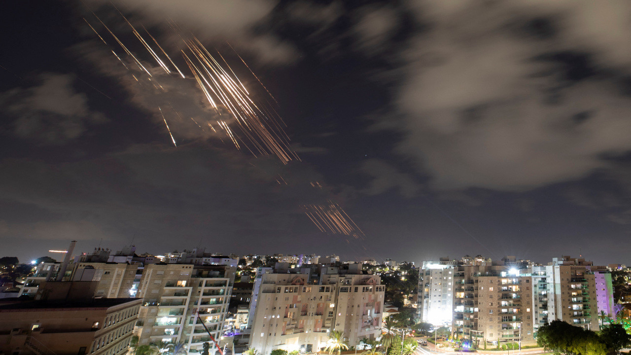 İran'ın İsrail'e füze salvosu: '500 füze ateşlendi'