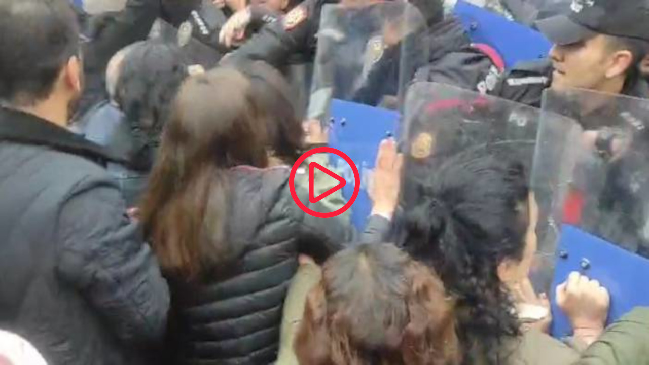 Kayyım atanan belediyelerin önünde protesto