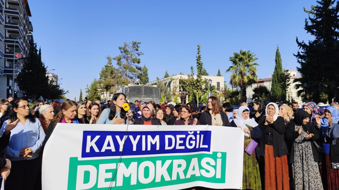 Ayla Akat Ata Halfeti'de kayyım nöbetinde konuştu: Kayyım, bir çözümsüzlük politikasıdır