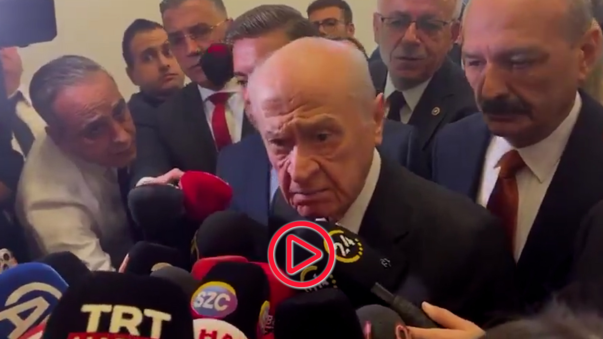 Bahçeli 'Erdoğan sorusunu' soran gazeteciyi azarladı: 'Tahrik edici davranışlardan vazgeçin'