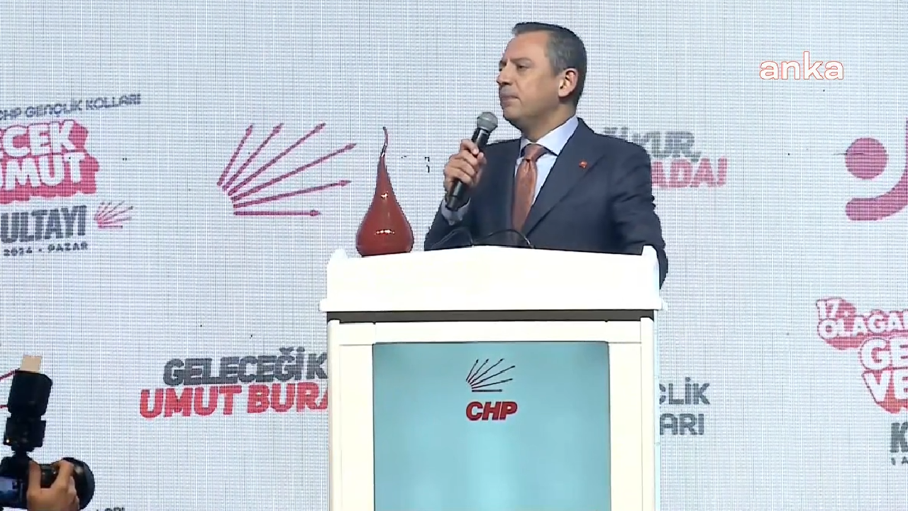 CHP lideri Özel gençlere seslendi: Kalkın ayağa