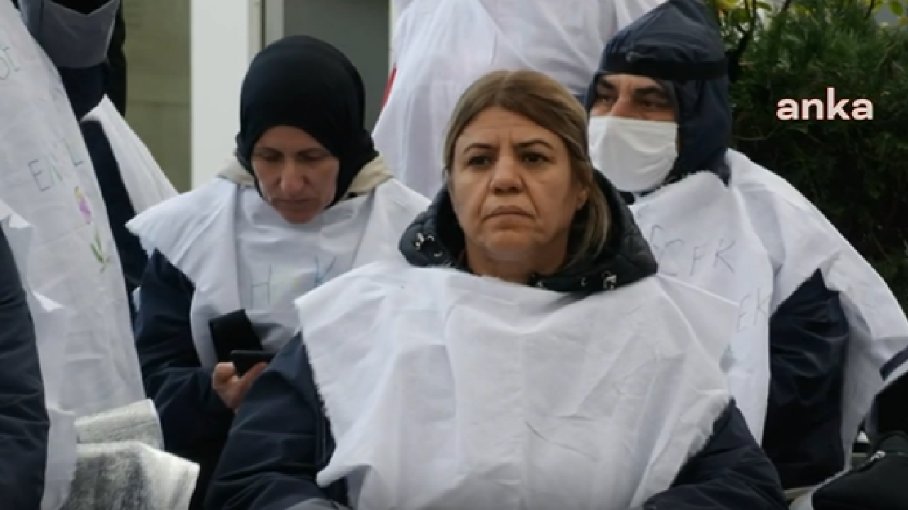 Polonez işçilerine polis engeli... Beyaz kefen giyerek eylemlerini sürdürdüler