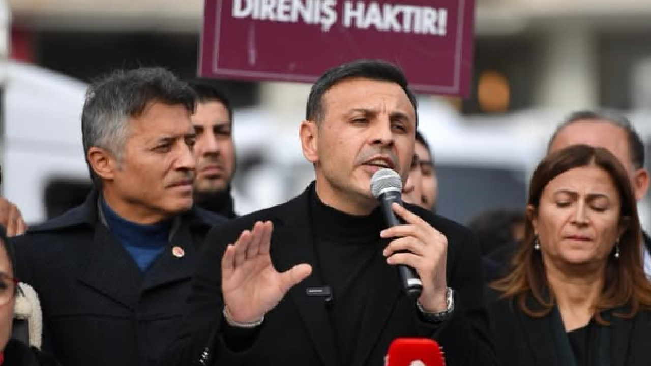 CHP'li Çelik'ten eski Esenyurt Belediye Başkanı Kadıoğlu'na yanıt: Bir küçük eğri virgülsün