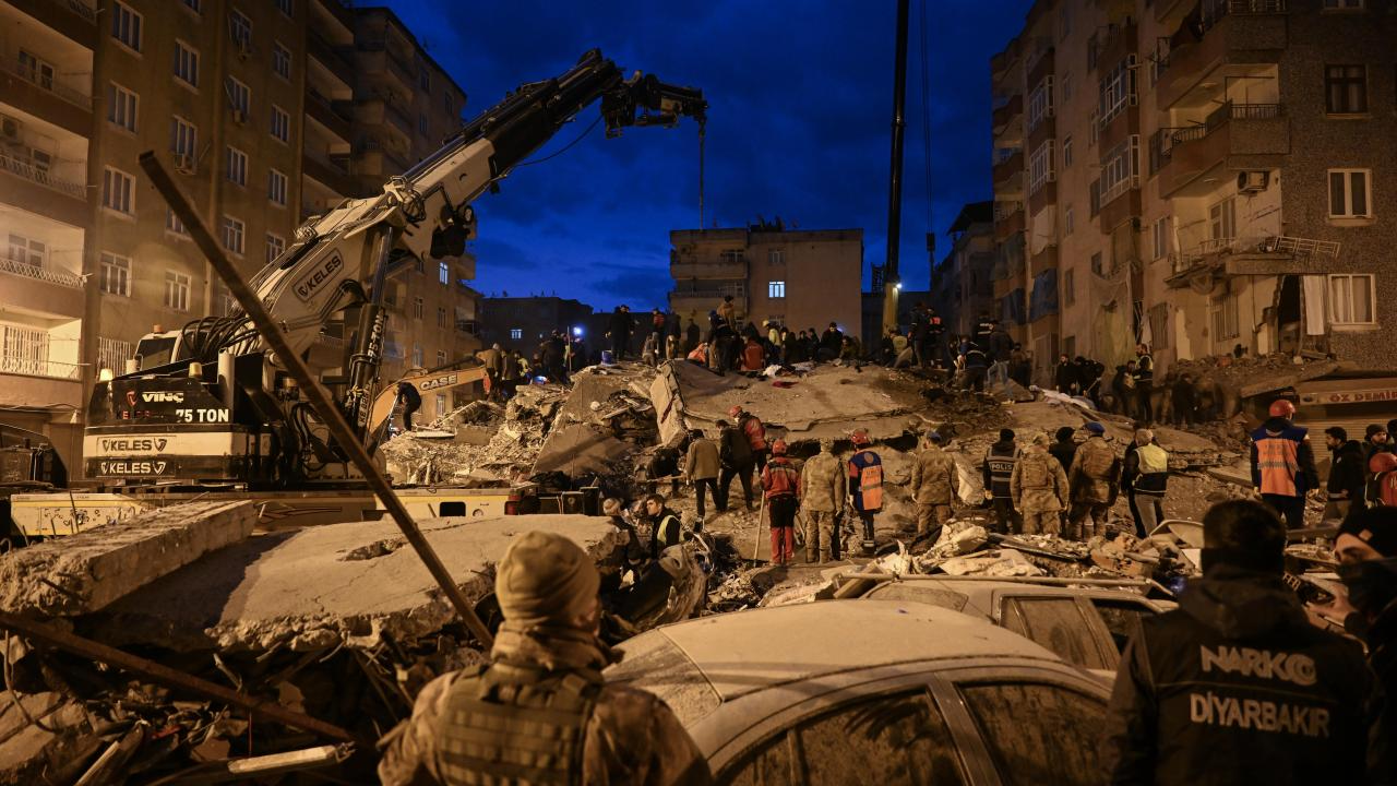 Diyarbakır'da depremde 60 kişinin öldüğü binanın davasında gerekçeli karar: Müteahhit, bilinçli taksirle hareket etti