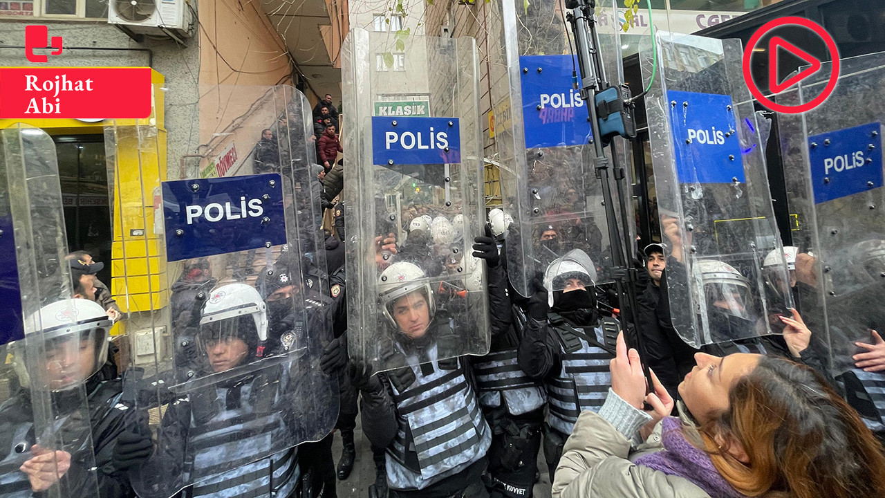 SİHA saldırısında katledilen gazeteciler için yapılan protestoya polis ablukası... 'Gerçeği duyurdukları için hedef alındılar'