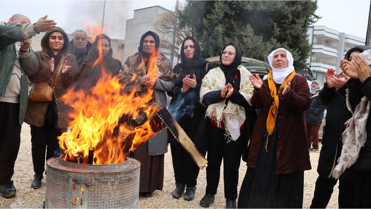 Kobanê sınırındaki nöbet sürüyor: 'Öcalan'dan gelen mesaj için biz de hazırız diyoruz'